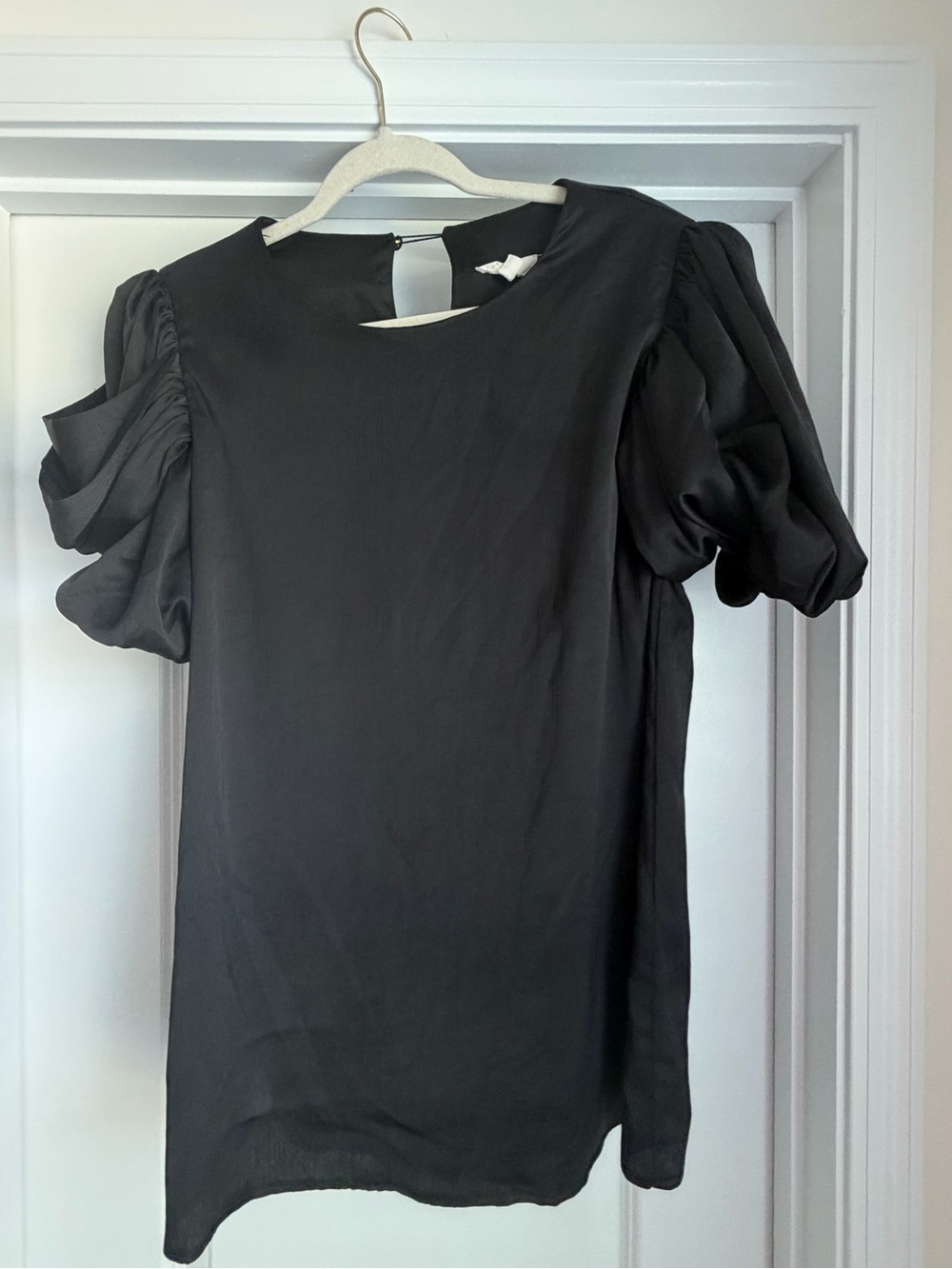 entro Black Puff-Sleeve Blouse